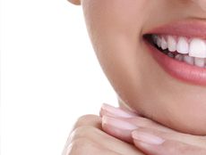 Dolçadent Clínica Dental Freixes Corrales mujer sonriendo
